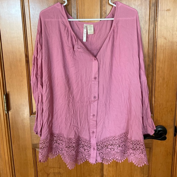 Simply Irresistible Tops - Pink blouse with buttons and patterned trim